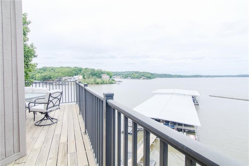 Welcome to lake life at its BEST! This absolutely gorgeous - photo 28
