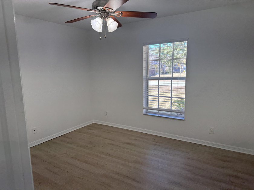 This is a perfect location for a commuter or a family that wants - photo 28