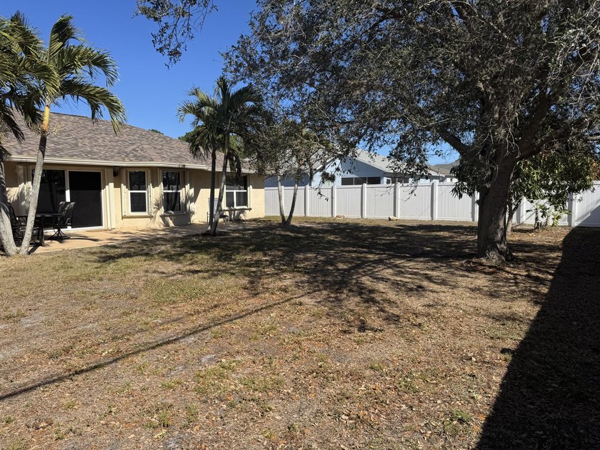 This is a perfect location for a commuter or a family that wants - photo 32