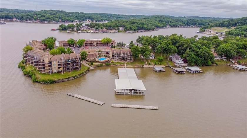 Welcome to lake life at its BEST! This absolutely gorgeous - photo 42