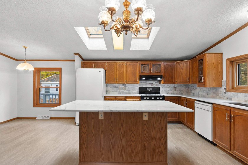 A unique chance to acquire 165' of frontage and more than 1 acre - photo 8