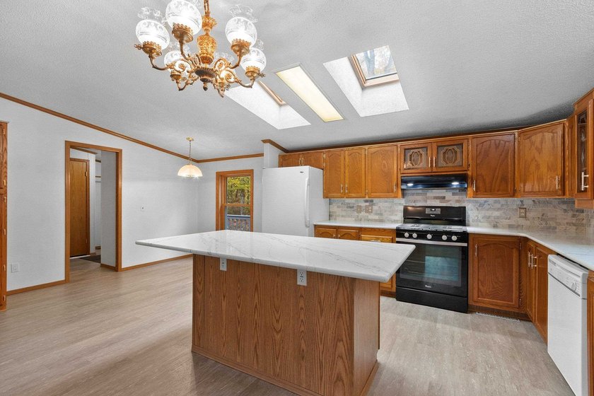 A unique chance to acquire 165' of frontage and more than 1 acre - photo 9