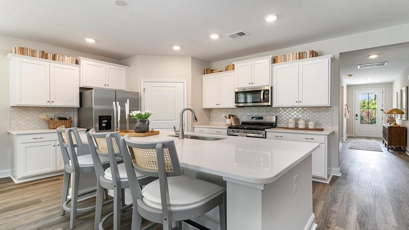 Enjoy Exclusive Homeowner Perks Right in your Backyard! All new - photo 5
