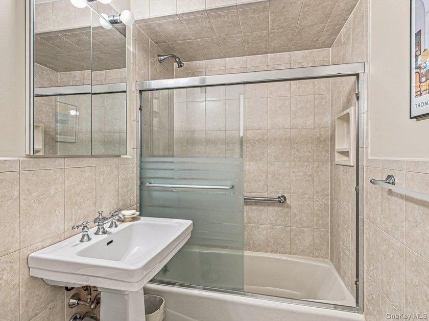Bright and beautifully updated 2-bedroom move-in ready co-op in - photo 9