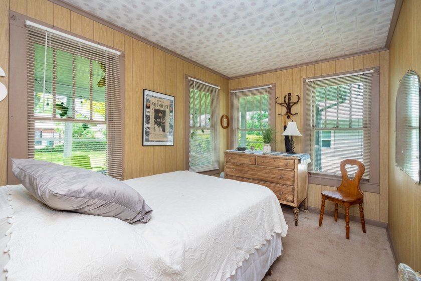 Cute as can be and full of charm! Welcome to this inviting lake - photo 16