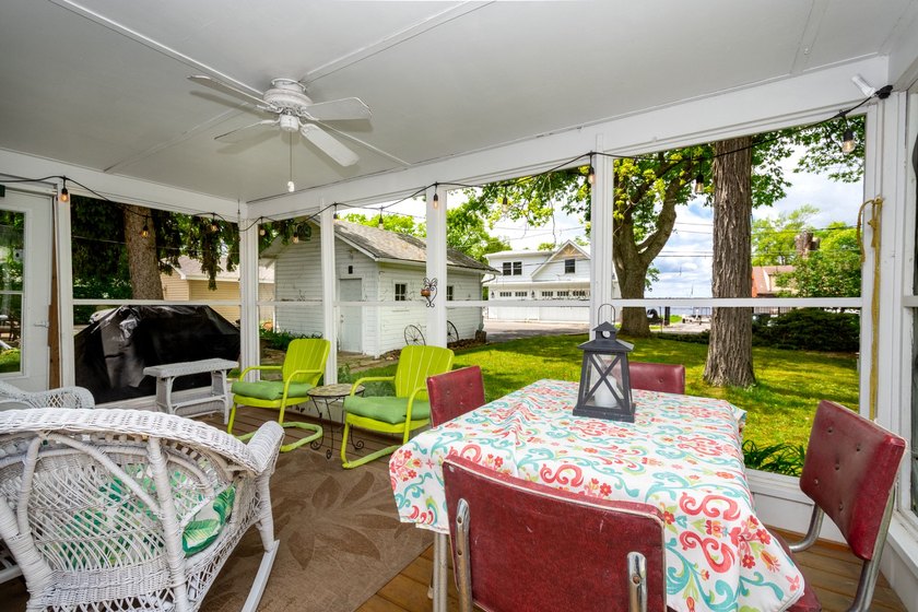 Cute as can be and full of charm! Welcome to this inviting lake - photo 20