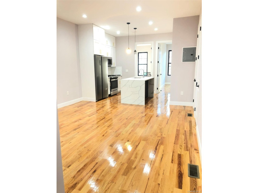 Beautiful Sunny Home in Prime Brooklyn Near Woodhaven, Queens - photo 2