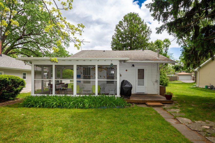 Cute as can be and full of charm! Welcome to this inviting lake - photo 23