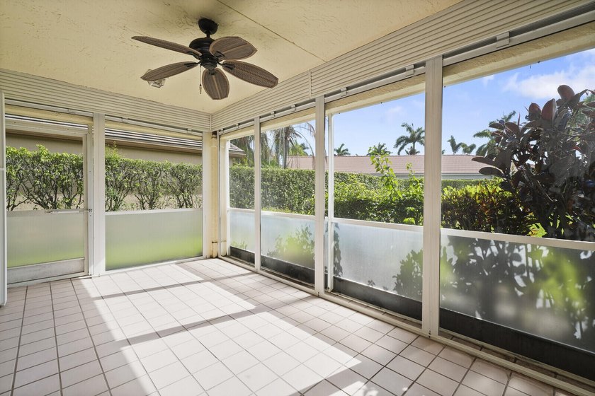 Discover this beautifully renovated 3-bedroom, 2-bath residence - photo 4