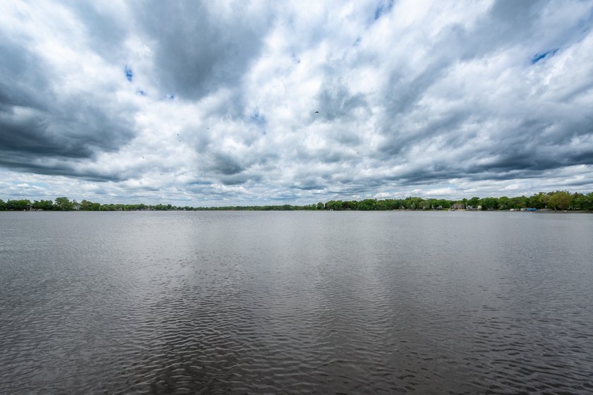 Cute as can be and full of charm! Welcome to this inviting lake - photo 28