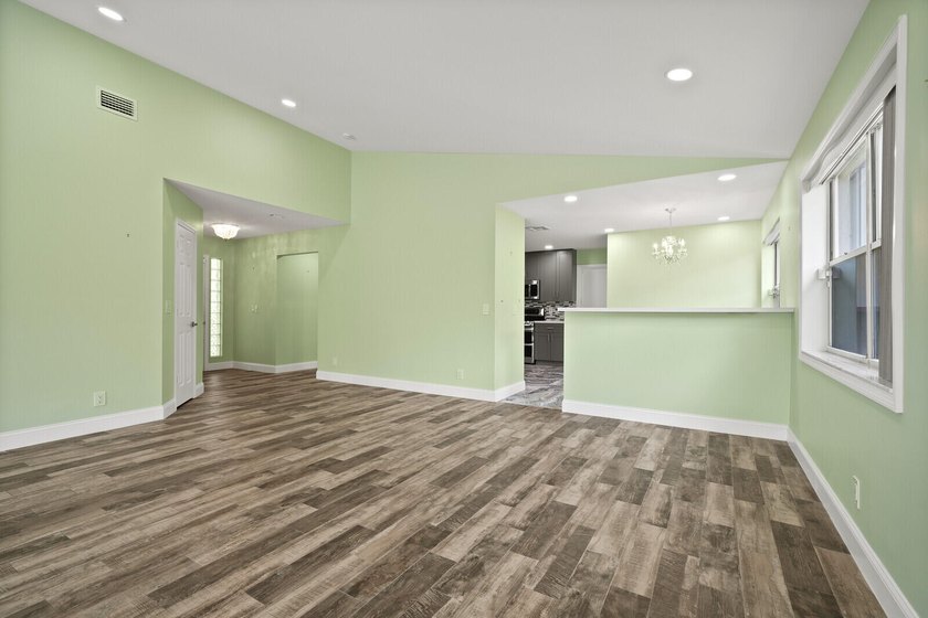 Discover this beautifully renovated 3-bedroom, 2-bath residence - photo 9