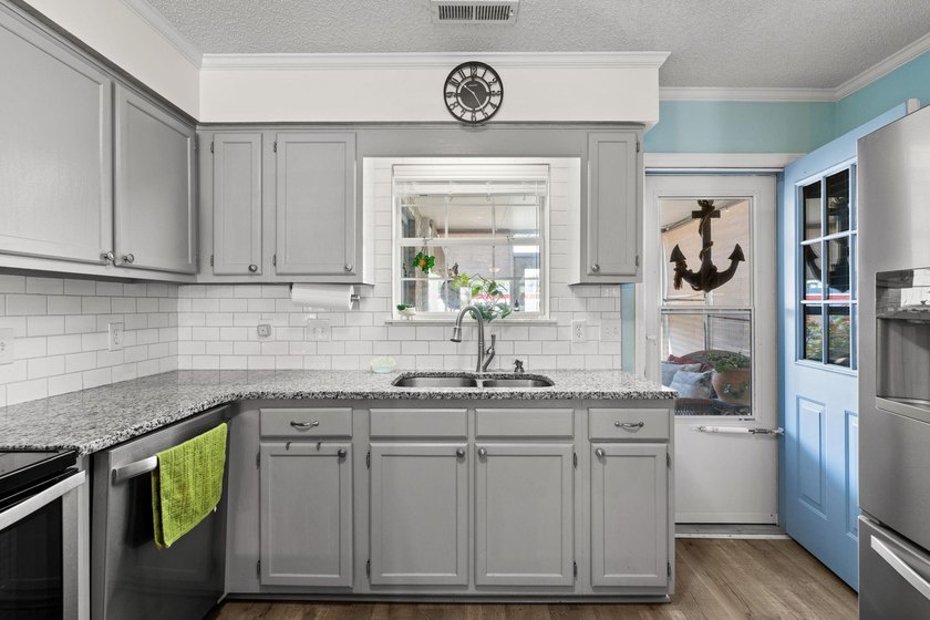 Welcome to 180 Parkway Lane, a beautifully maintained 2-bedroom - photo 8