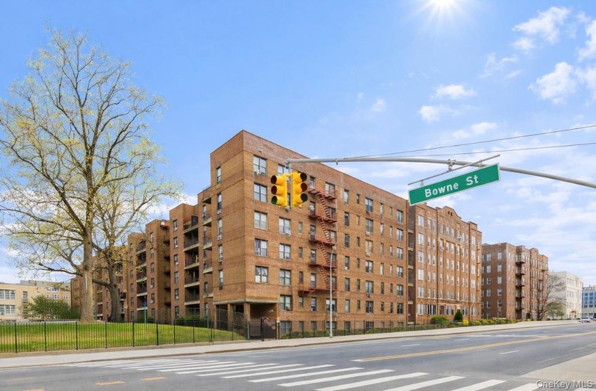 Welcome to this wonderful Junior 4 home that offers 2 bedrooms - photo 9