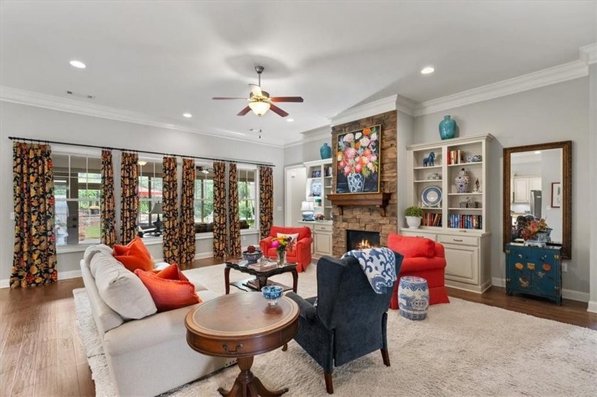 Welcome home to Soleil Laurel Canyon! Enjoy breathtaking views - photo 12