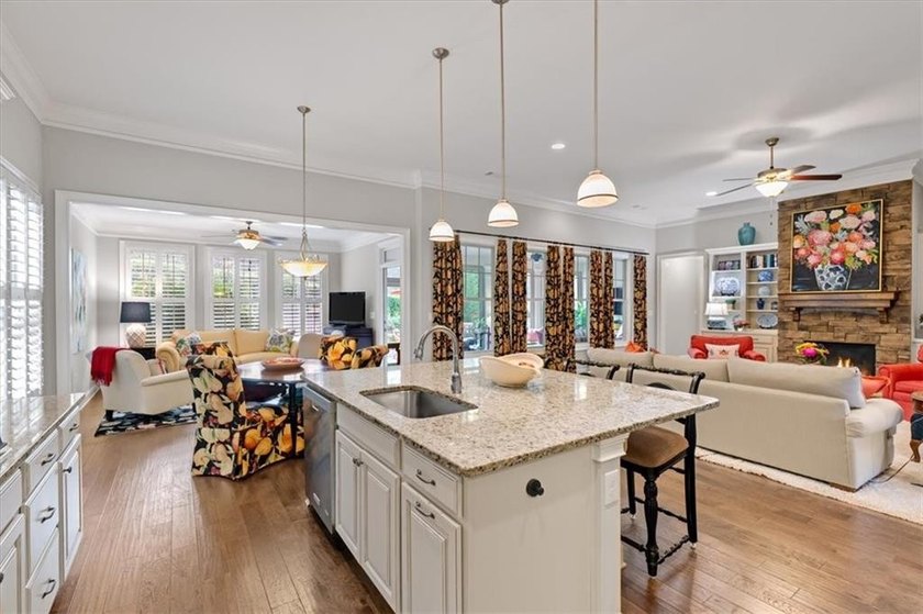 Welcome home to Soleil Laurel Canyon! Enjoy breathtaking views - photo 17