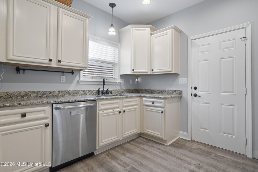 Welcome home to this beautifully appointed 4-bedroom, 3.5-bath - photo 18