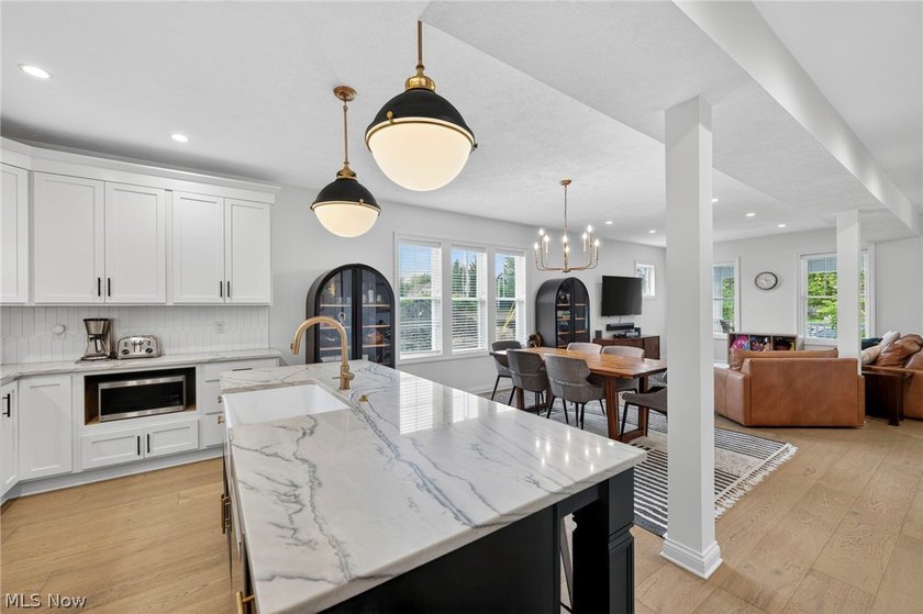RARE NEWLY BUILT (2020) CUSTOM COLONIAL IN THE HEART OF - photo 6