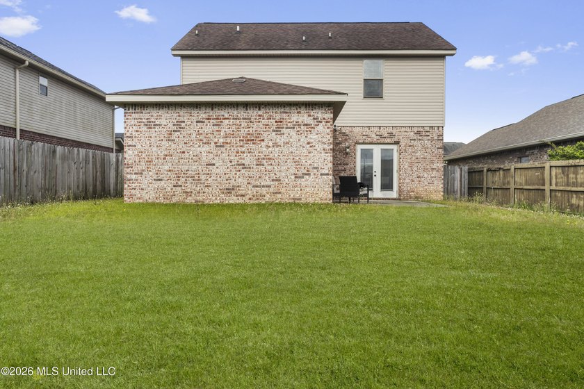 Welcome home to this beautifully appointed 4-bedroom, 3.5-bath - photo 34