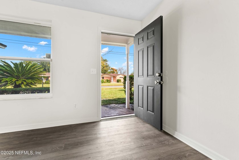 Welcome home to this beautifully updated 3-bedroom, 2-bath brick - photo 4