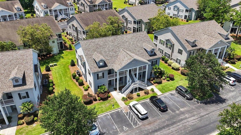 Welcome to this delightful three-bedroom, two-bathroom end unit - photo 3