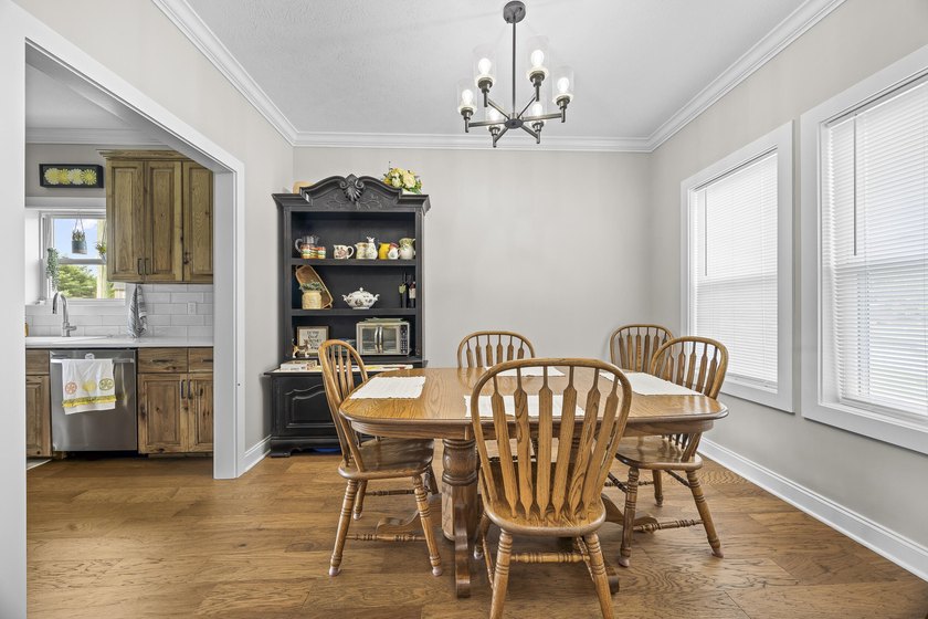 Exceptional opportunity to own a beautifully maintained - photo 11