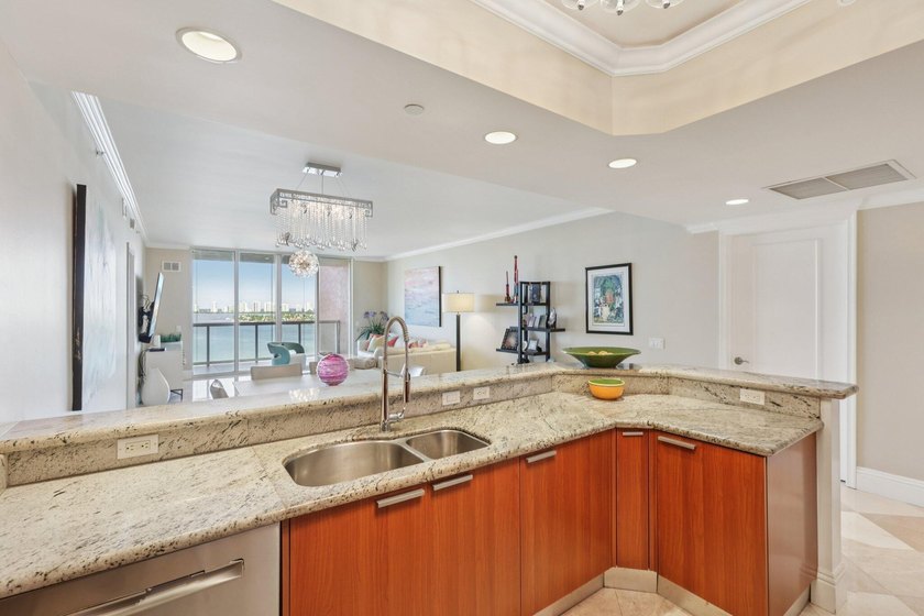 Desirable 14th-floor 3BR/3.5BA residence with expansive ocean - photo 16