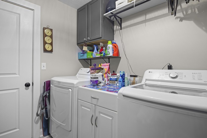 Exceptional opportunity to own a beautifully maintained - photo 18