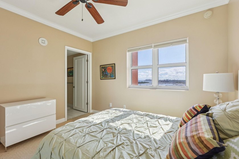 Desirable 14th-floor 3BR/3.5BA residence with expansive ocean - photo 22