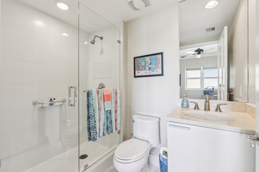 Desirable 14th-floor 3BR/3.5BA residence with expansive ocean - photo 28