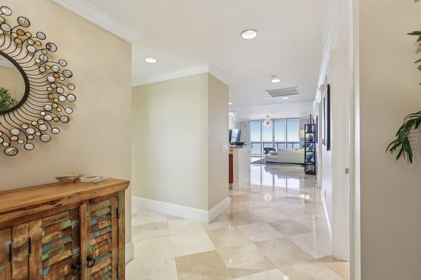 Desirable 14th-floor 3BR/3.5BA residence with expansive ocean - photo 29