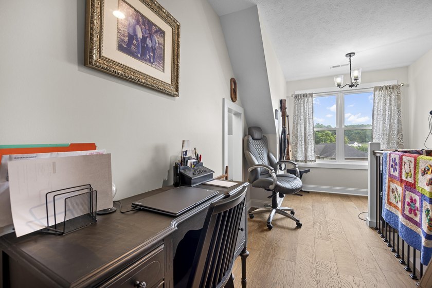 Exceptional opportunity to own a beautifully maintained - photo 30
