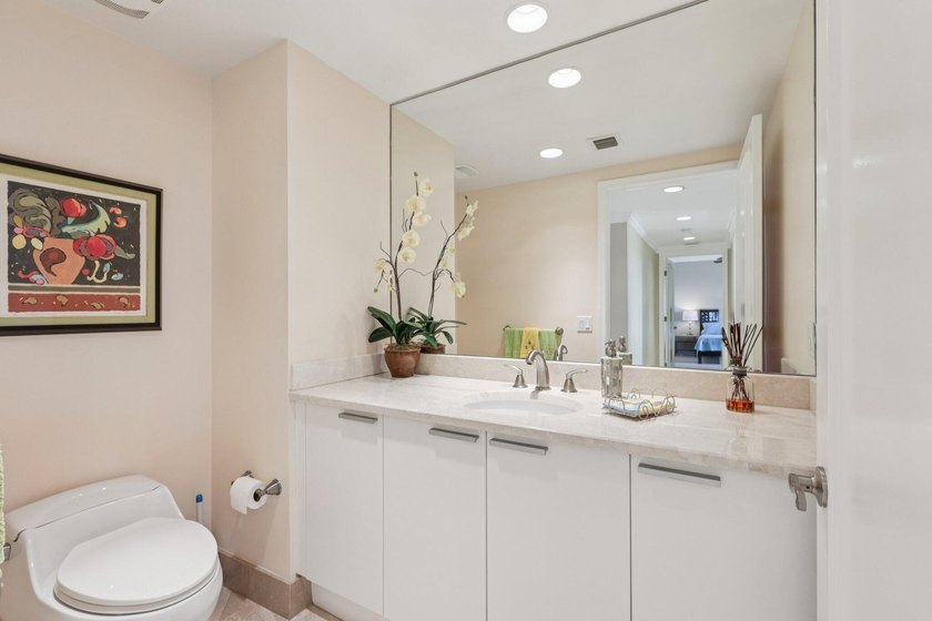 Desirable 14th-floor 3BR/3.5BA residence with expansive ocean - photo 30