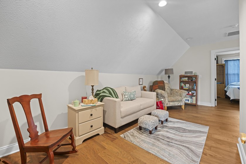 Exceptional opportunity to own a beautifully maintained - photo 34