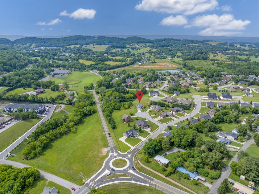 Exceptional opportunity to own a beautifully maintained - photo 37