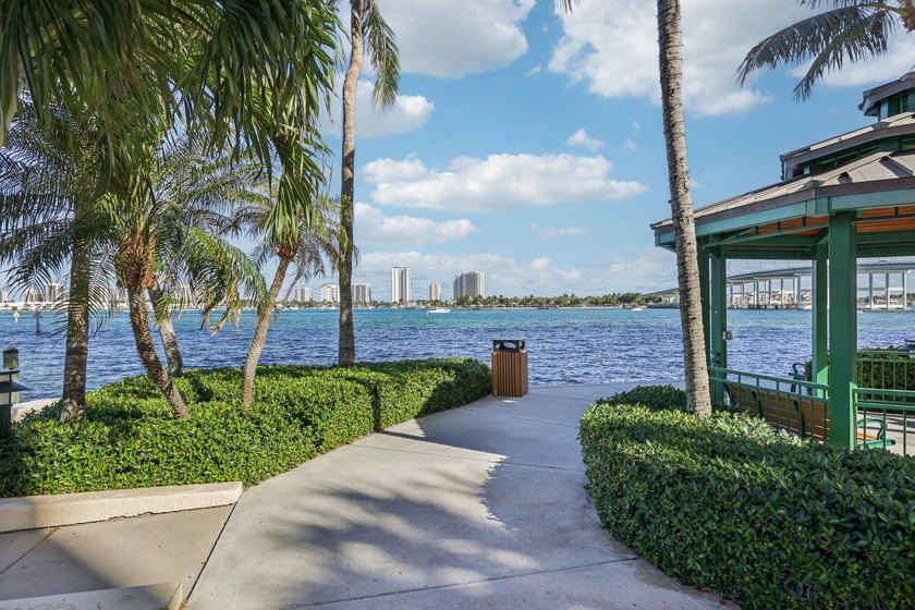 Desirable 14th-floor 3BR/3.5BA residence with expansive ocean - photo 37