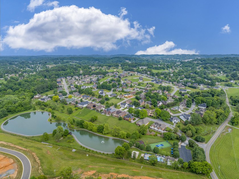 Exceptional opportunity to own a beautifully maintained - photo 40
