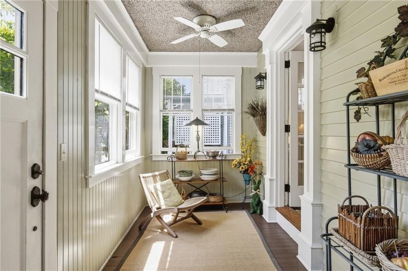 The 6 Brooks Avenue property is ideally located on Aquidneck - photo 6