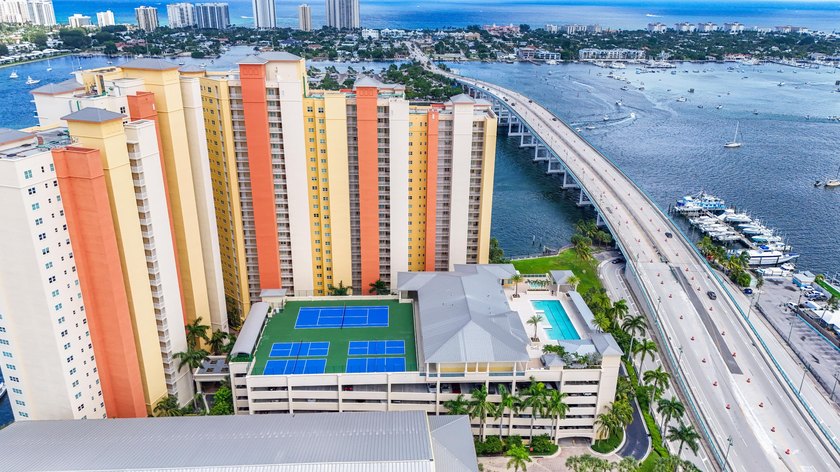 Desirable 14th-floor 3BR/3.5BA residence with expansive ocean - photo 48