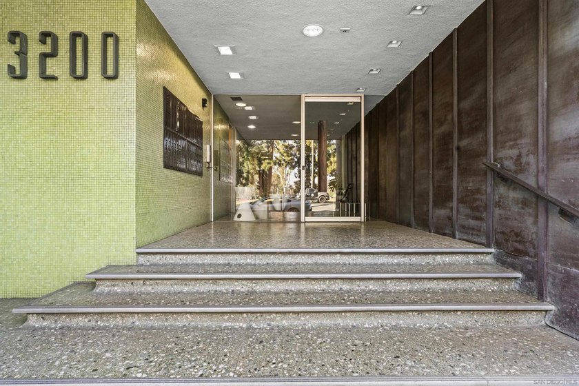 Iconic mid-century modern living at the acclaimed Salomon - photo 3