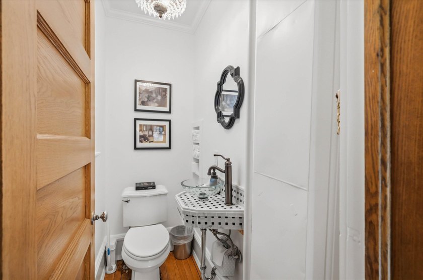 Located in sought-after neighborhood w/ stunning views of Lake - photo 13