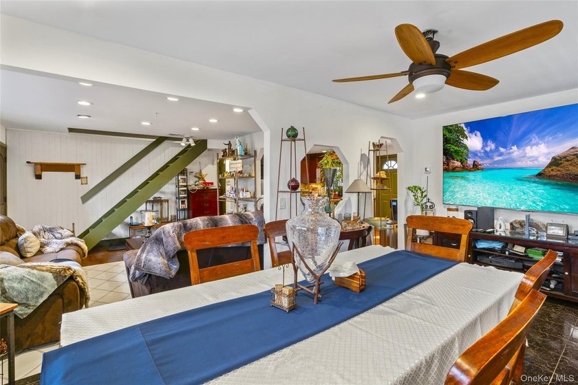 Welcome to this beautifully updated expanded ranch in the heart - photo 18