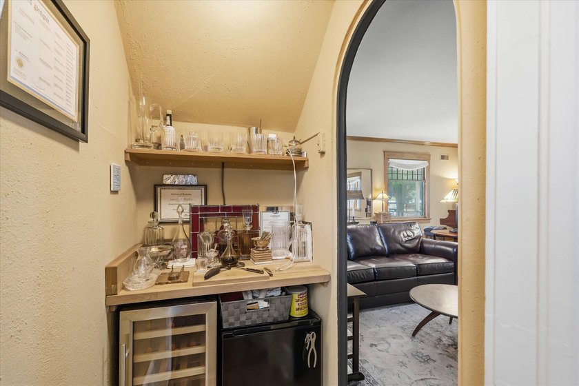 Located in sought-after neighborhood w/ stunning views of Lake - photo 21