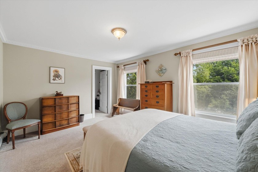 Located in sought-after neighborhood w/ stunning views of Lake - photo 24