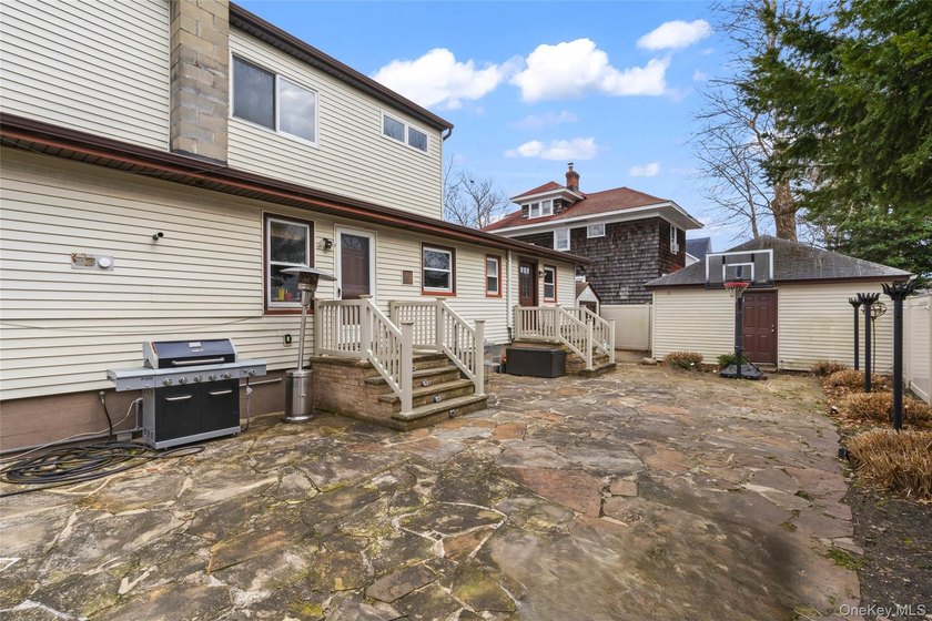 Welcome to this beautifully updated expanded ranch in the heart - photo 29
