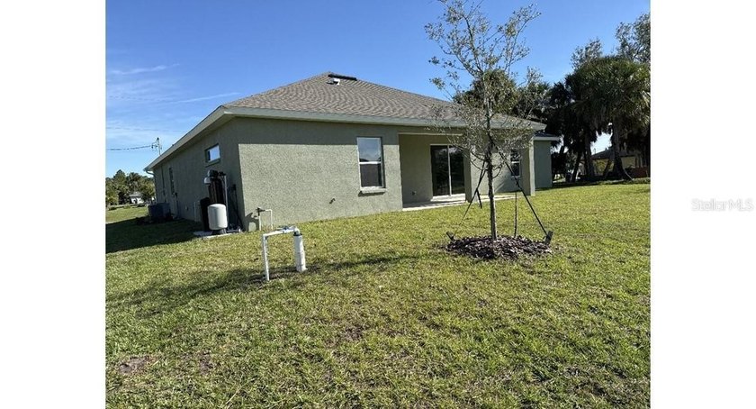 MOVE IN READY!!! NEW CONSTRUCTION !! This home features 4 - photo 12