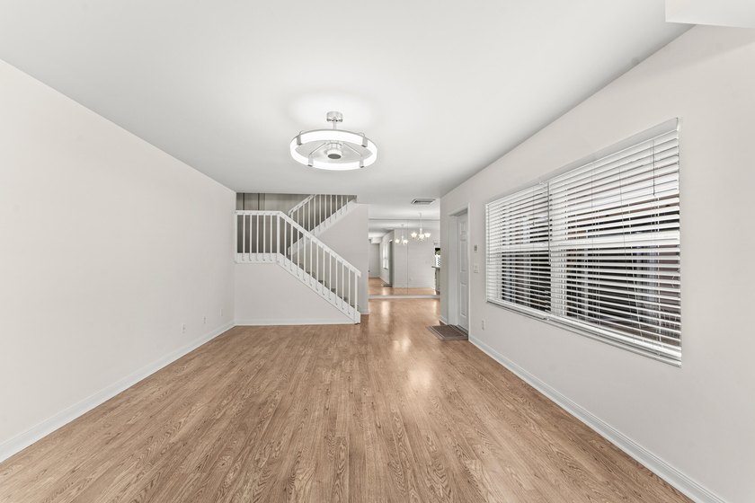 Welcome to a charming quiet townhouse in West Palm Beach - photo 4