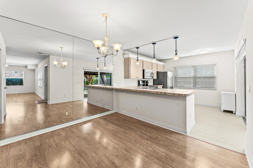 Welcome to a charming quiet townhouse in West Palm Beach - photo 5