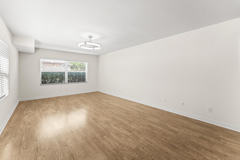 Welcome to a charming quiet townhouse in West Palm Beach - photo 7