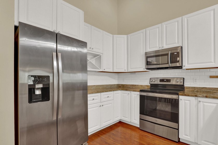Beautifully updated 2-bedroom, 2-bathroom second-floor condo - photo 11