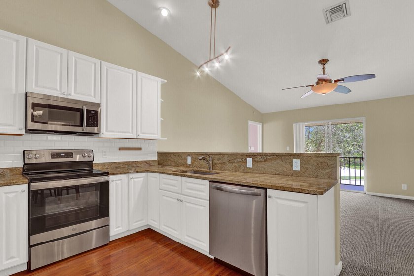 Beautifully updated 2-bedroom, 2-bathroom second-floor condo - photo 12